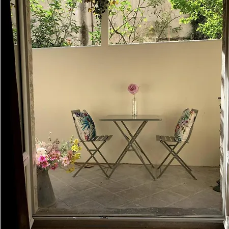 Un Air De Seventies Avec Grande Terrasse Apartment La Rochelle  Exterior photo